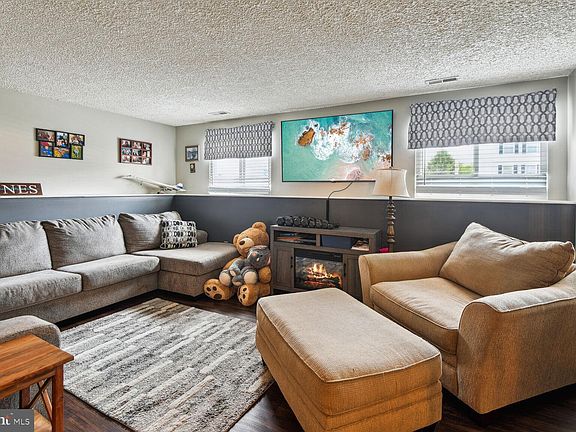 3rd image of 708 Cagney Ct