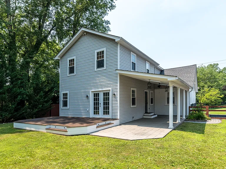 2477 Walnut St — Photo 8