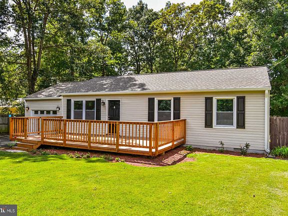 3rd image of 1065 Lakeview Dr