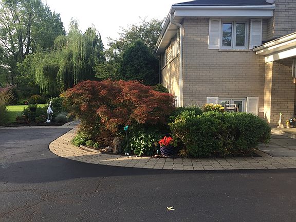 3rd image of 1031 Huckleberry Ln