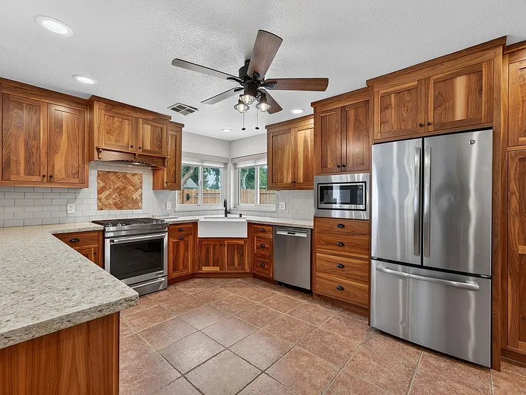 420 Colusa Pl — Photo 11
