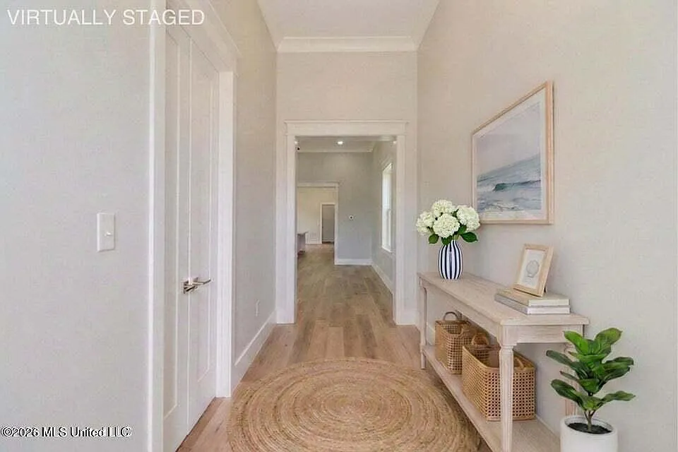 5 bed, 3.5 bath, 2500 sqft, $3,500 — Photo 2