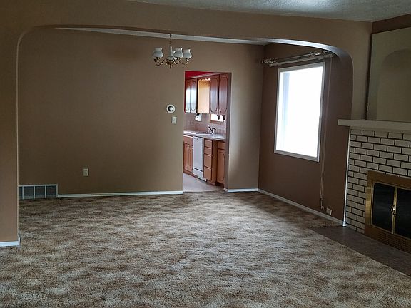 4th image of 939 E Illinois Ave