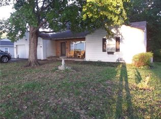 13827 Botts Rd, Grandview, MO 64030