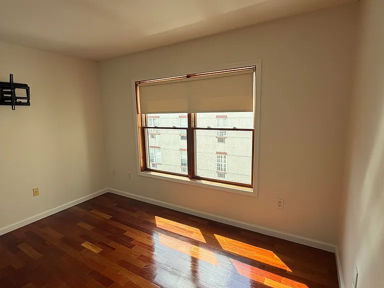 209 40th St #3C — Photo 9