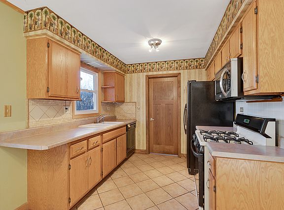 4th image of 240 Hobble Bush Dr