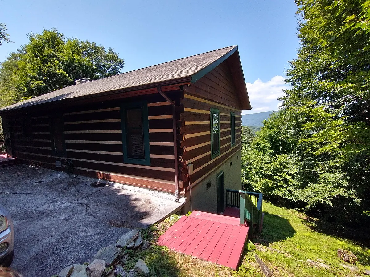Building Photo - 440 Crestview Ln