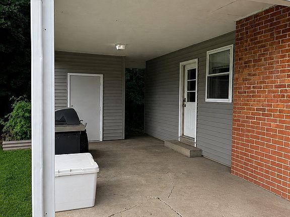 4th image of 143 Skyridge St