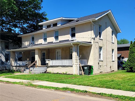 3rd image of 862 9th St NE