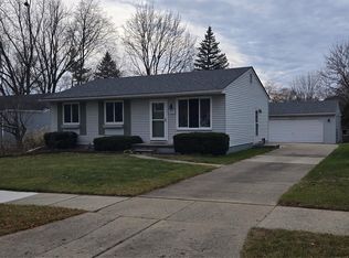 301 Winchester St, South Lyon, MI 48178