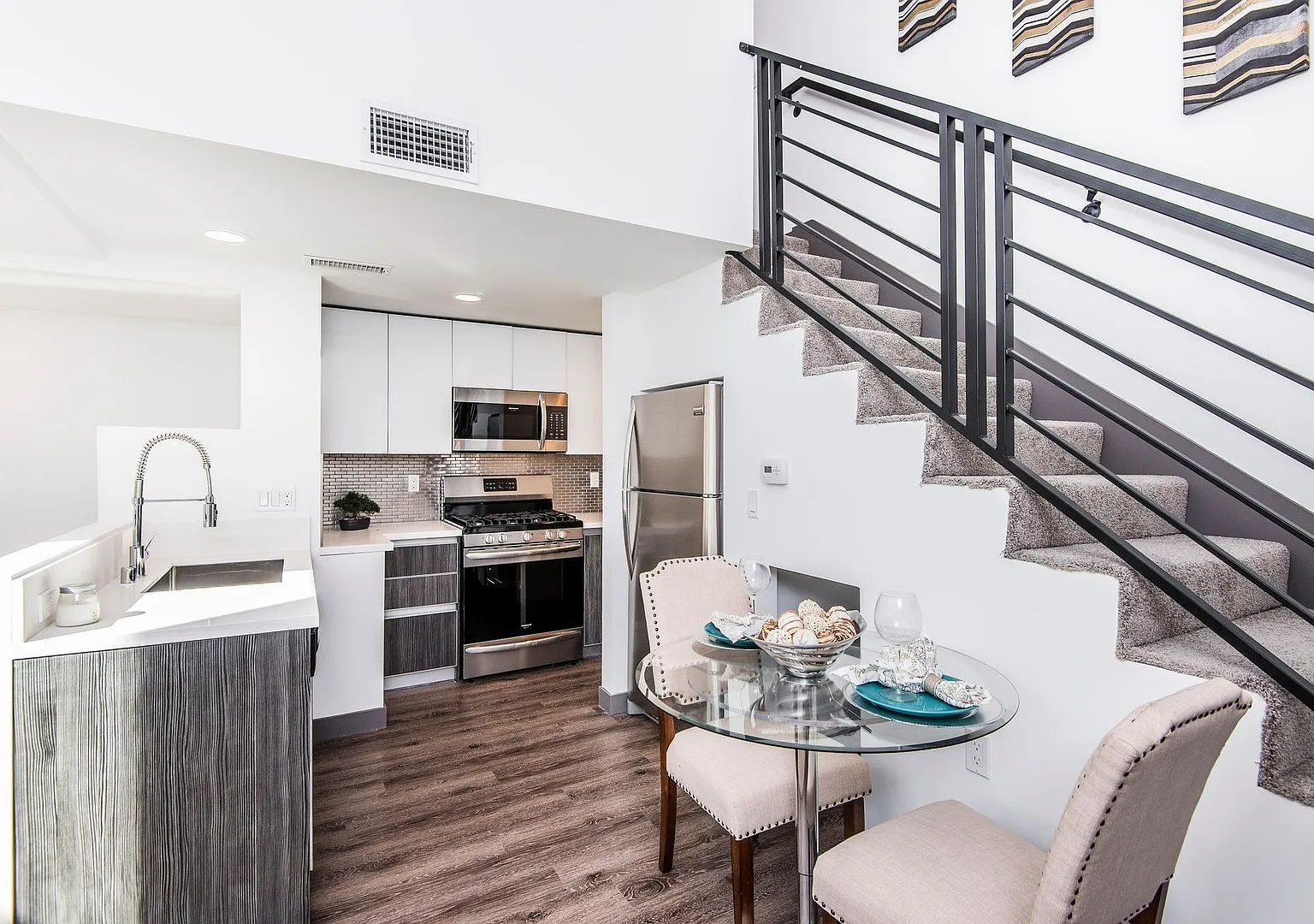 Come home to these New Modern Townhouse in Hollywood! — Photo 4