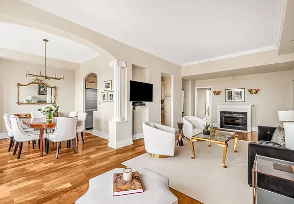 2nd image of 444 E 86th St APT Penthouse G