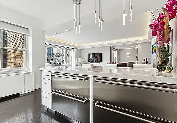 5th image of 205 E 63rd St Ph E