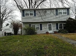 3203 N Jerusalem Rd, Levittown, NY 11756