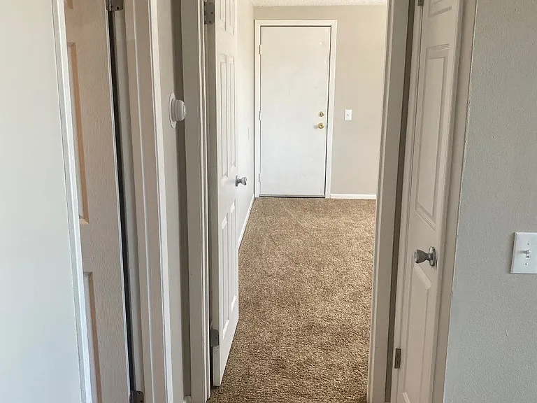 Capitol View Apartments — Photo 24