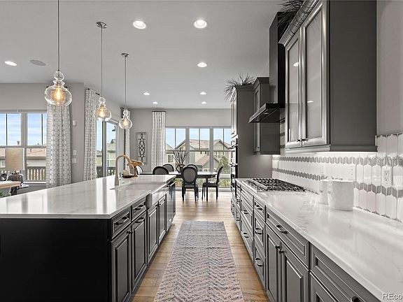 5th image of 485 Meadowleaf Lane