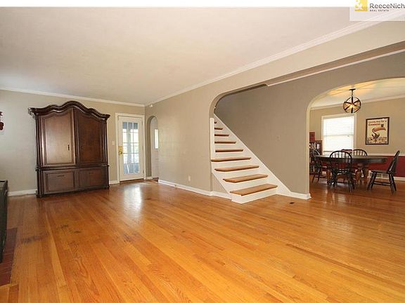 3rd image of 7931 Kenwood Ave