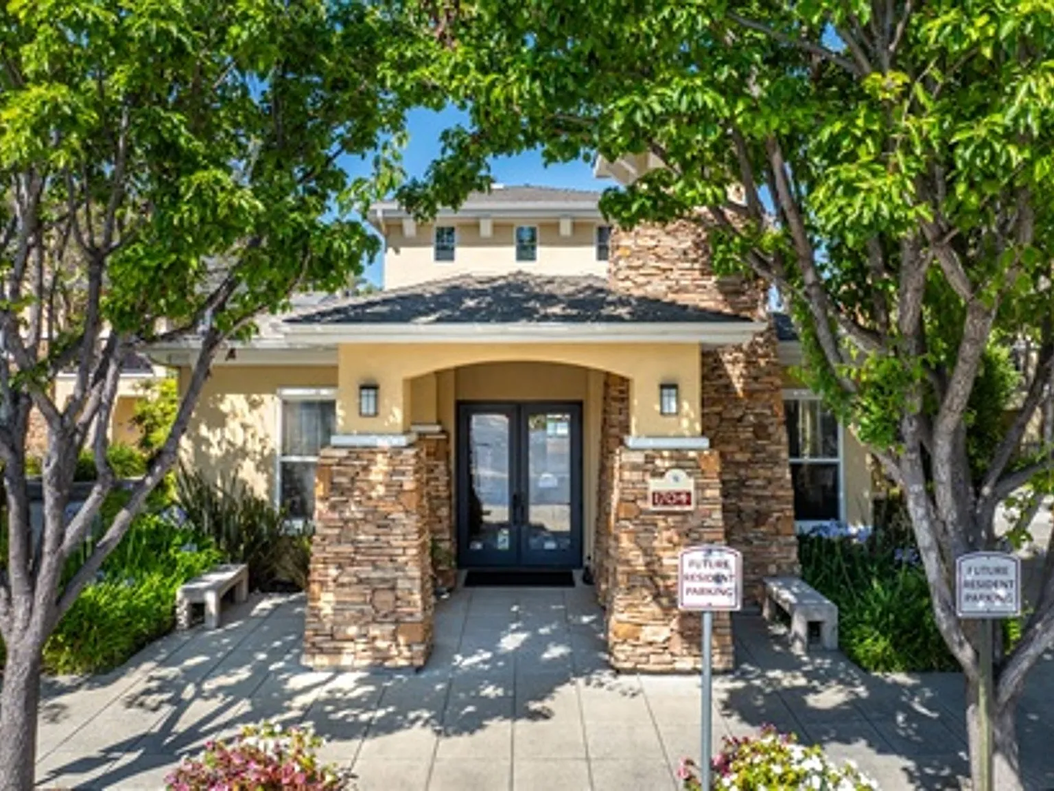 de Tolosa Ranch Apartments — Photo 2