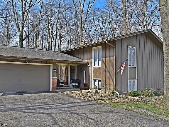 3rd image of 8693 Lake Forest Ct