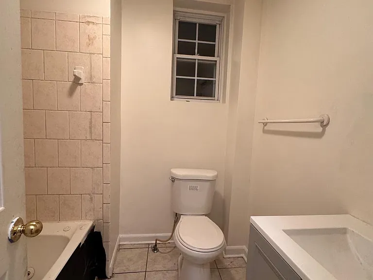 1009 W Fayette St — Photo 15
