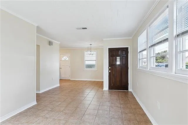 3 bed, 1.0 bath, 1557 sqft, $2,200 — Photo 3