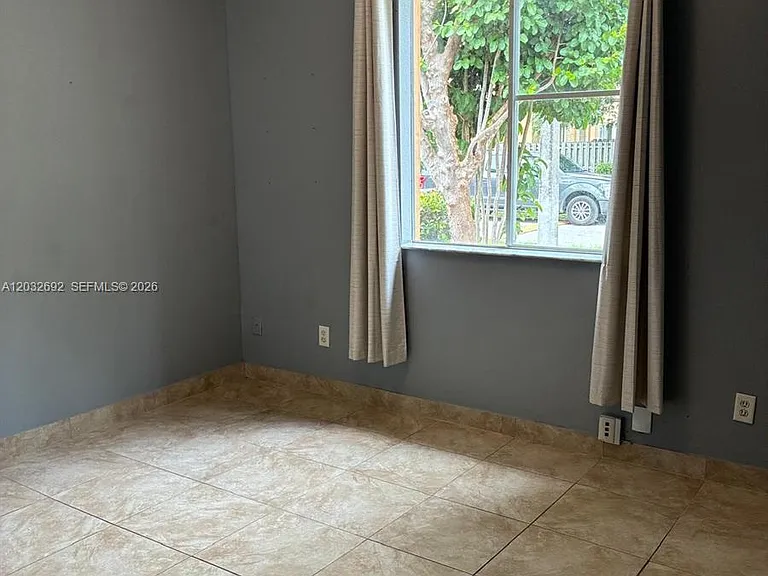 55 SW 14th Ter #55 — Photo 22