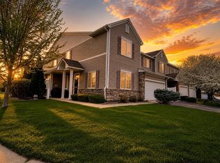 1645 Prescott Ct, Chaska, MN 55318