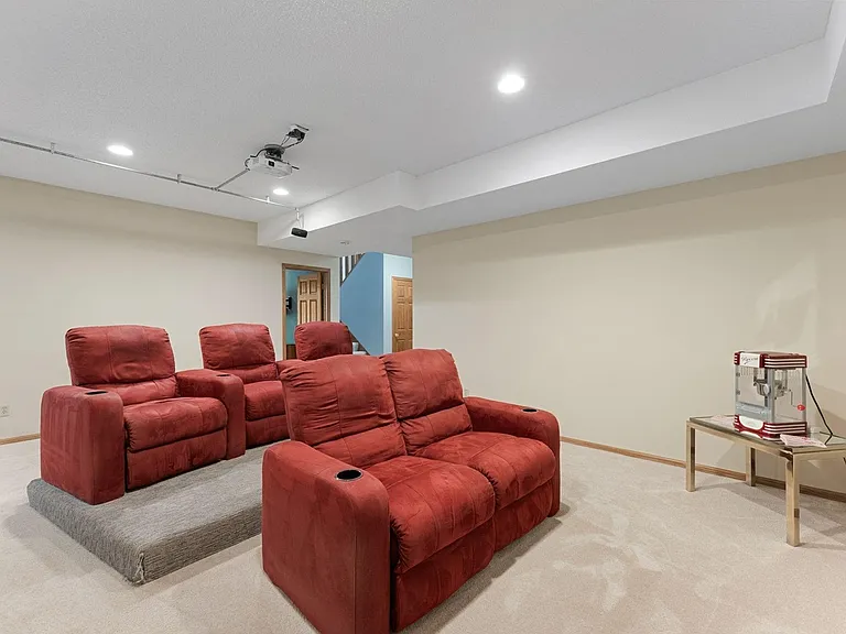 5498 Maple Ridge Ct — Photo 10
