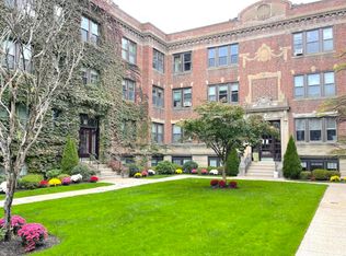 10 Greenway Ct APT 5, Brookline, MA 02446