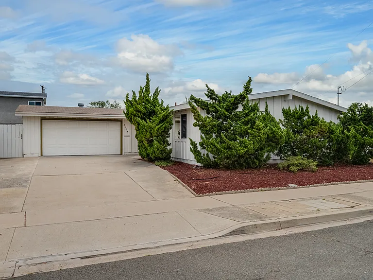 Large driveway! Irrigation system in front yard and backyard.