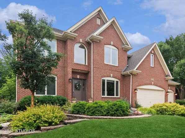 2115 Red Maple Ln, Aurora, IL 60502