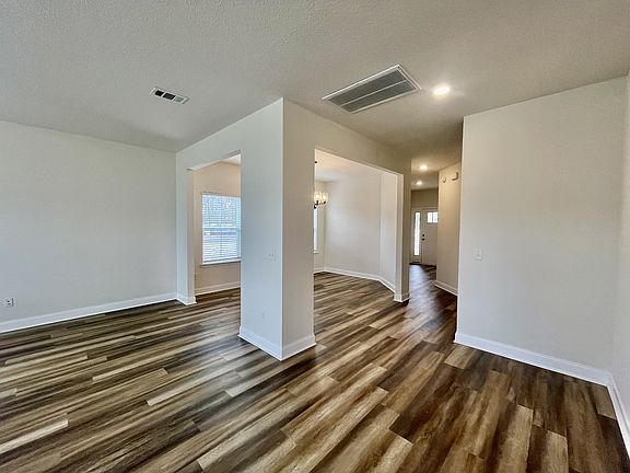 5th image of 21 Centennial Ct