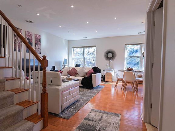 2nd image of 25 Duncan Ave APT 209