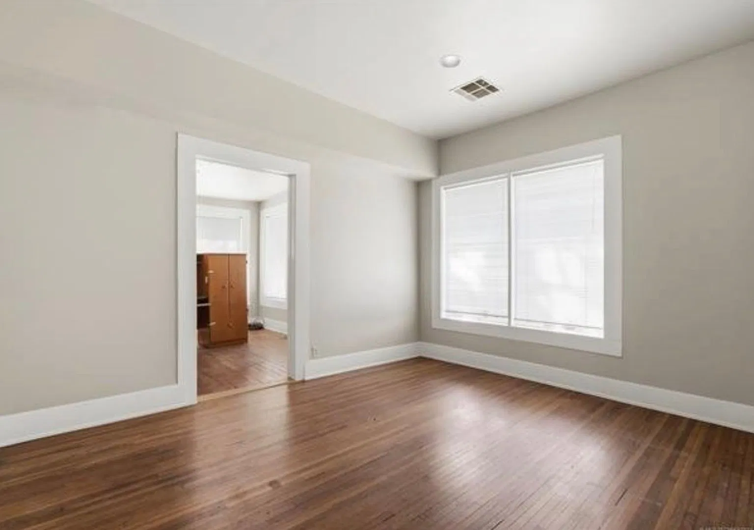 Charming 4 Bed Riverview Bungalow, Steps from Downtown Tulsa — Photo 4