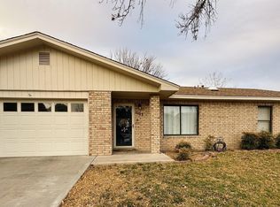 1103 Monterrey Dr, Roswell, NM 88201