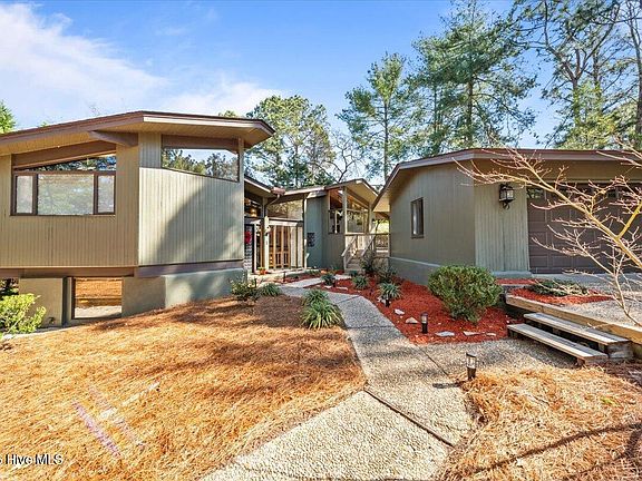 3rd image of 1 Lake Vista Lane