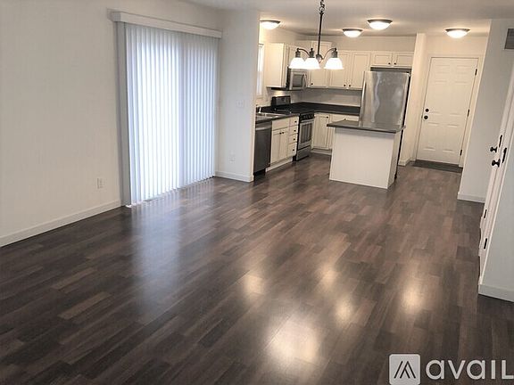 3rd image of 3021 W Lake Avenue Cottage #2
