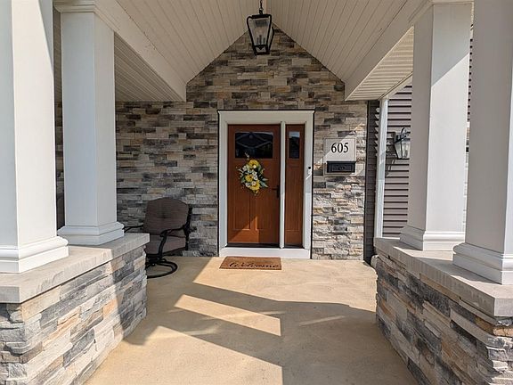 2nd image of 605 Ottawa Dr