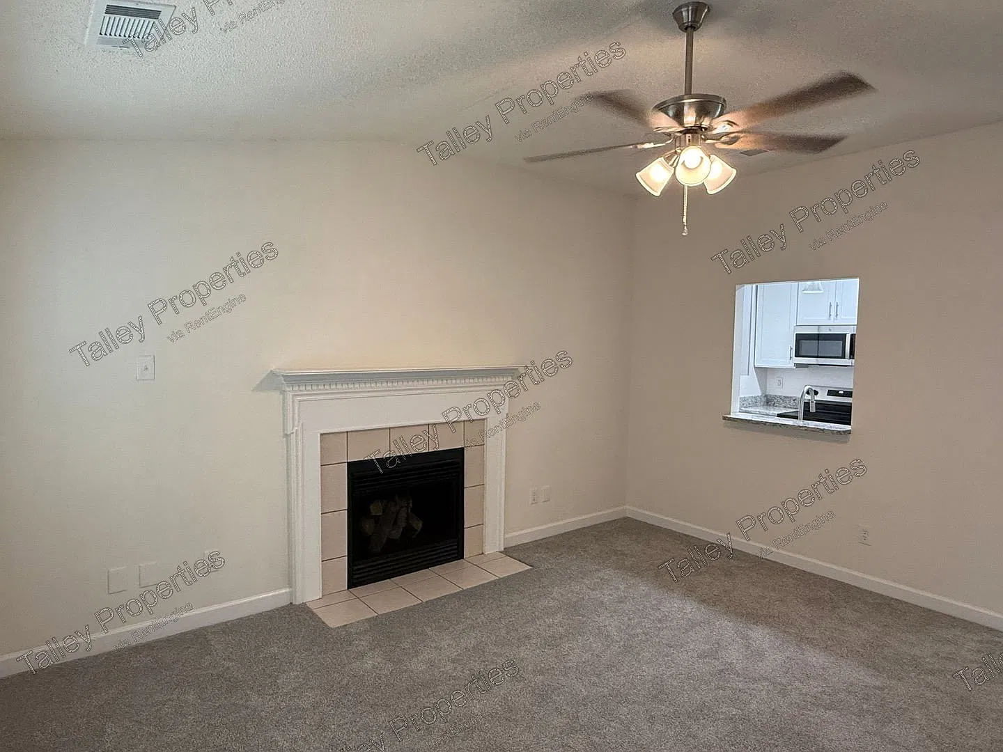 3 bed, 2.0 bath, 984 sqft, $1,749 — Photo 3