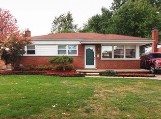 26225 Princeton St, Saint Clair Shores, MI 48081