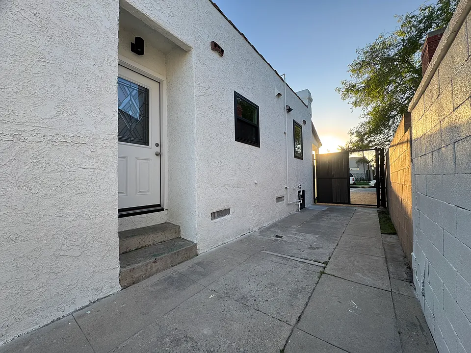 6556 3rd Ave #B