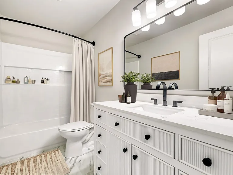 Beautifully Renovated 1 & 2 Bedroom Apartments in Lynnwood! — Photo 65