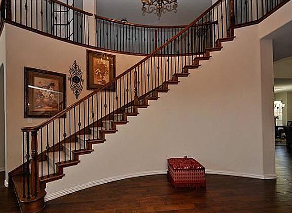 2nd image of 11921 Foxwood Ln