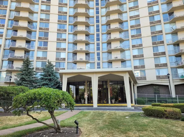 40 N Tower Rd APT 11M, Oak Brook, IL 60523