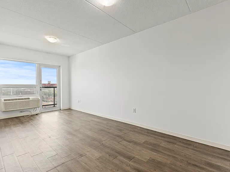220 Cannon St E — Photo 30