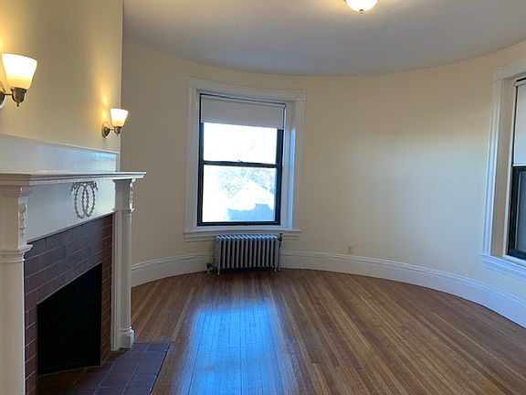 2nd image of 504 Beacon St