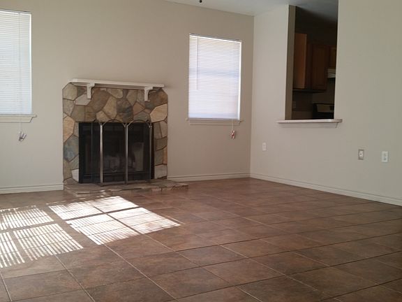 410 Northern Oak Living Room_11182015
