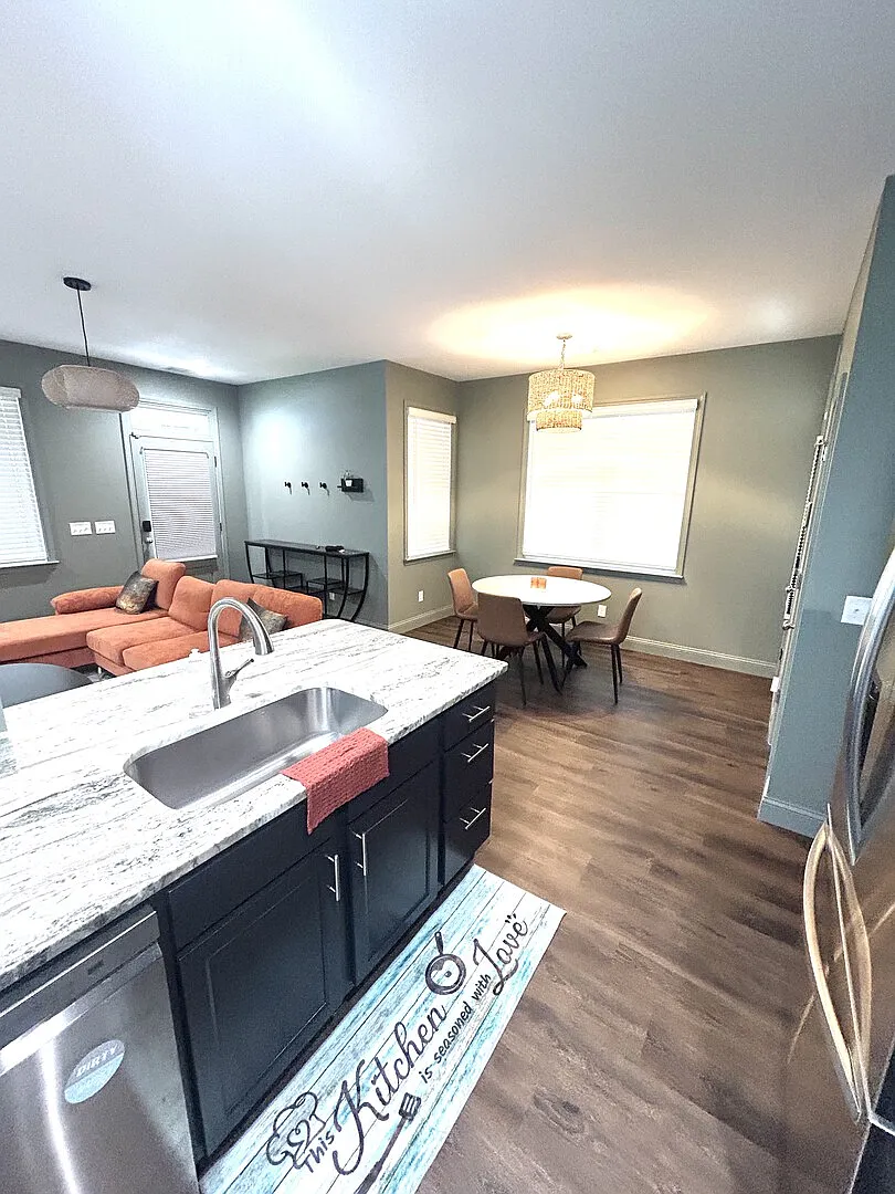 Modern Savannah Home with Charm — Photo 2