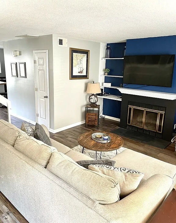 216 Cobblestone Dr — Photo 3