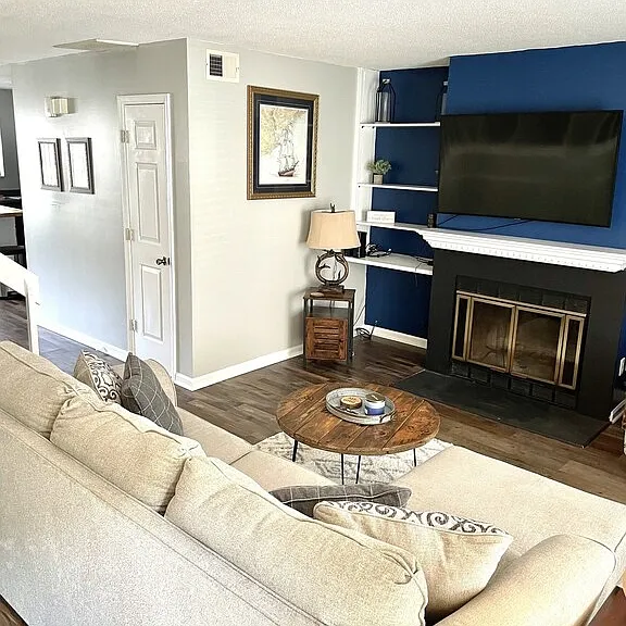 216 Cobblestone Dr — Photo 3